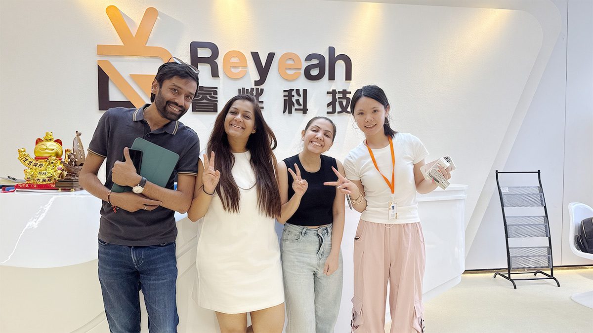 Indian distributors visiting Reyeah Technology for smart fridge vending solutions