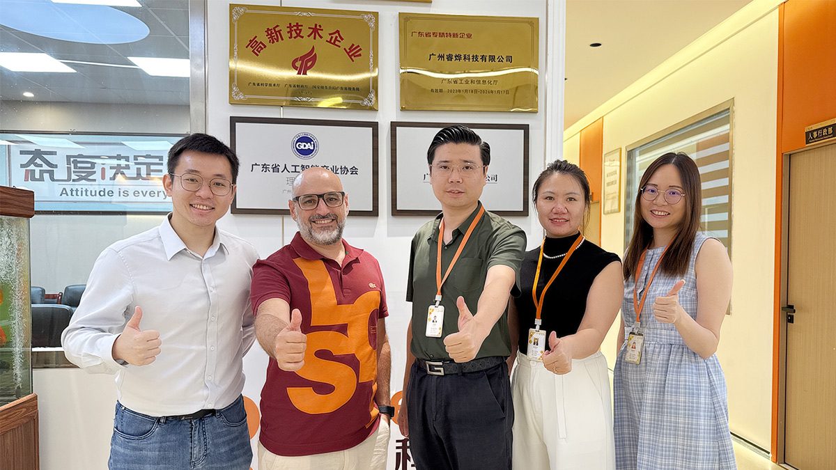 European distributors visiting Reyeah Technology for smart fridge vending solutions