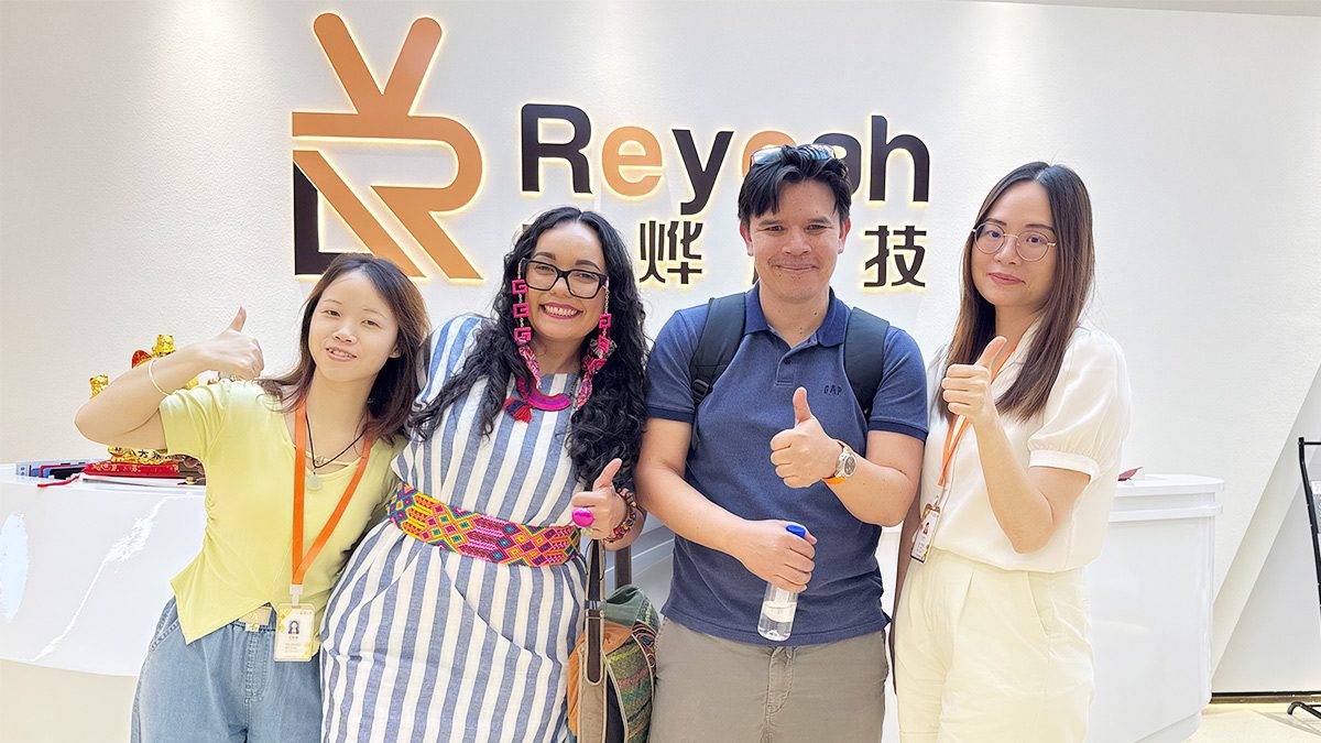 Long-term partners from Southeast Asia inspecting Reyeah's factory production