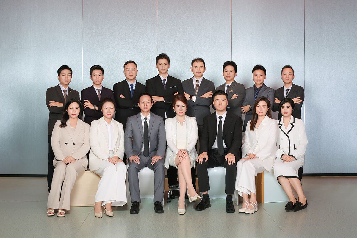 The executive leadership team of Reyeah Technology, dedicated to driving innovation and excellence in the smart vending industry.