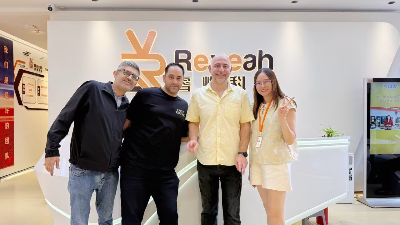 Carrie welcomes Australian customers during a smart vending machine showroom visit at Reyeah